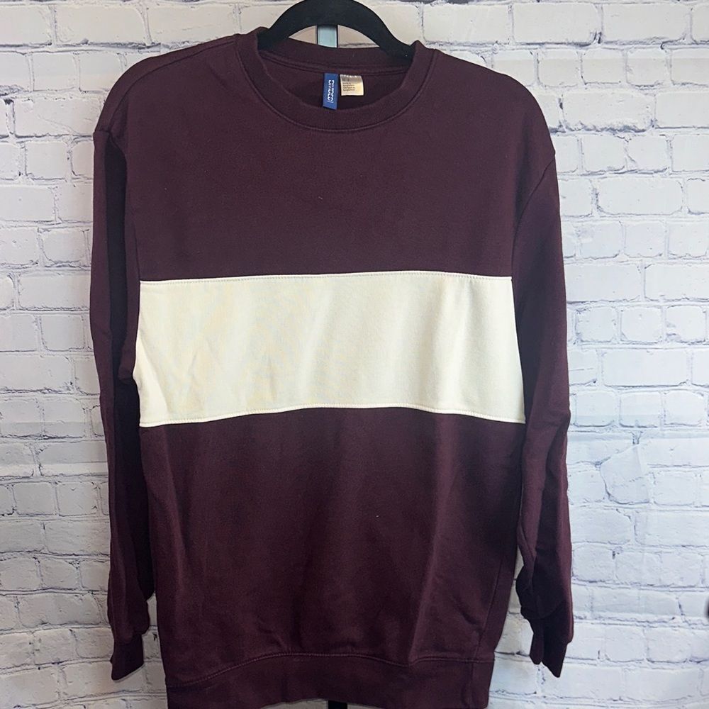 H&M Men's Maroon and White Crewneck Sweater